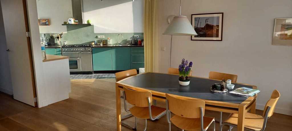 Connection to kitchen