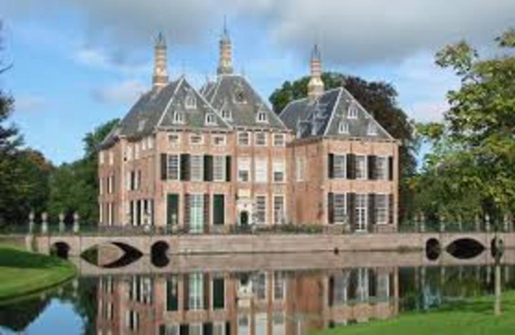 Kasteel (castle) Duivenvoorde in Voorschoten. Open to the public.