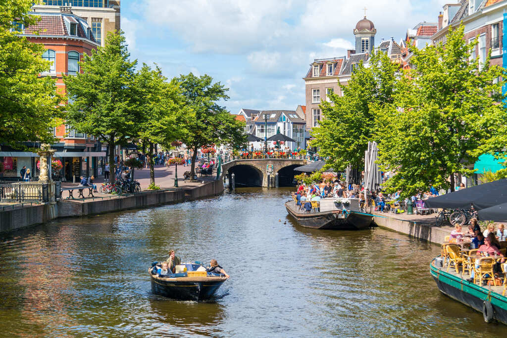 You can join in with the Dutch and rent a 'sloepje' in our street. You can take it into Leiden or onto the Vlietlanden lake. 