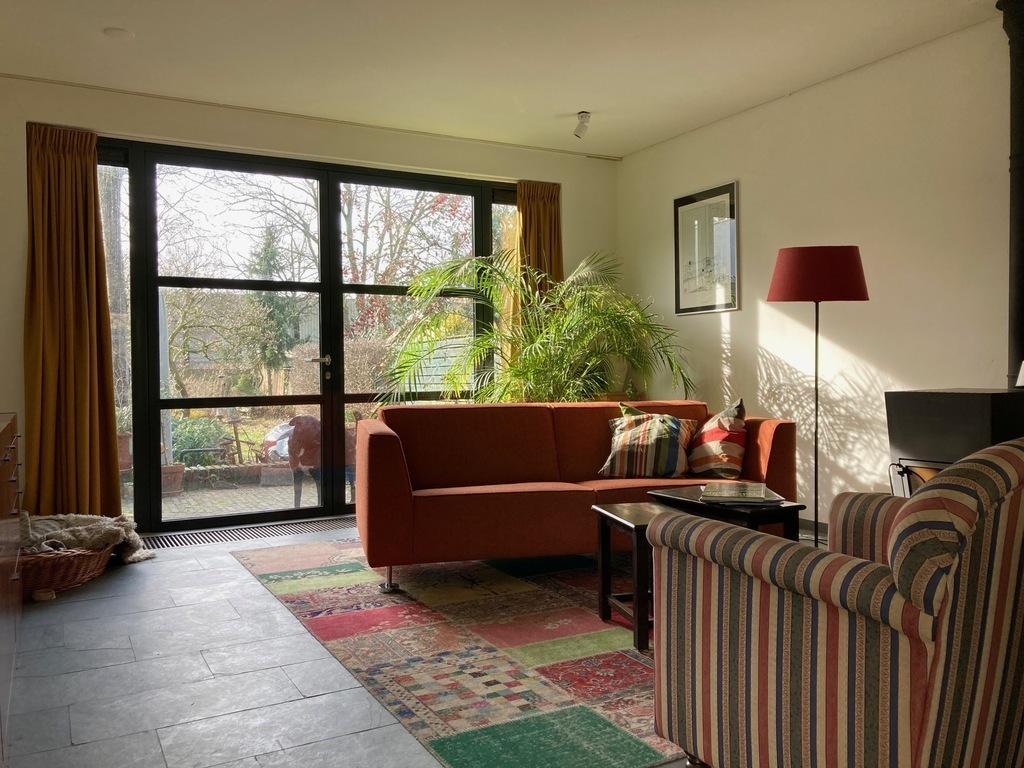 Sitting room with garden view