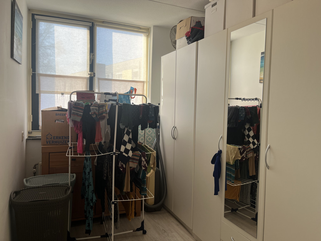 onze kleerkasten en was-kamer