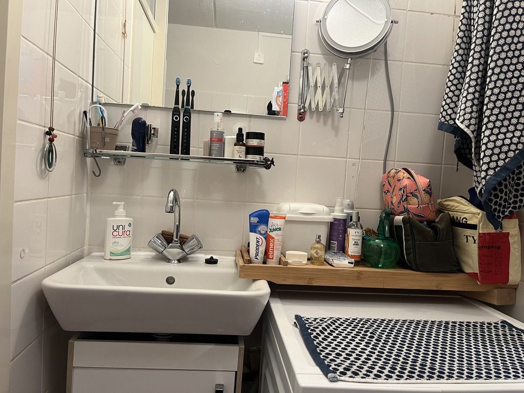 badkamer met wasmachine