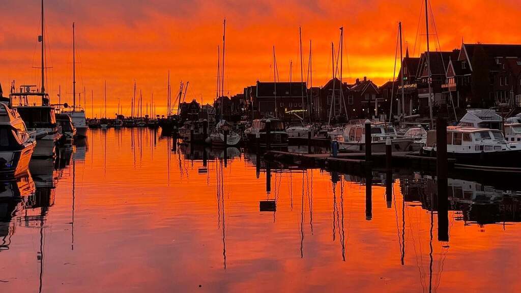 Sunset in the Urk harbor / Sonnenuntergang im Hafen von Urk