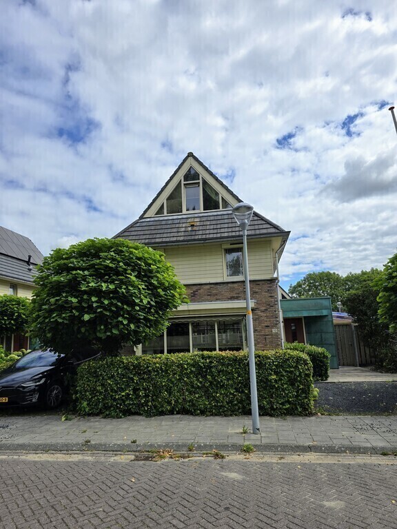 House incl. 2 own parkingspaces