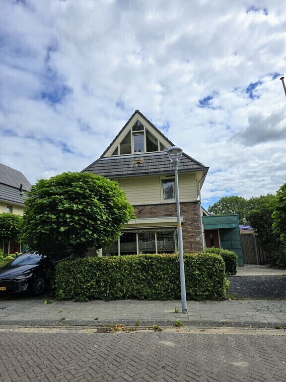 House incl. 2 own parkingspaces