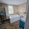 Badkamer met inloopdouche, dubbele wastafel, 2 persoonsbad