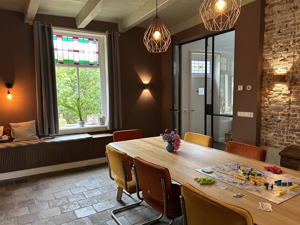 eettafel in woonkeuken