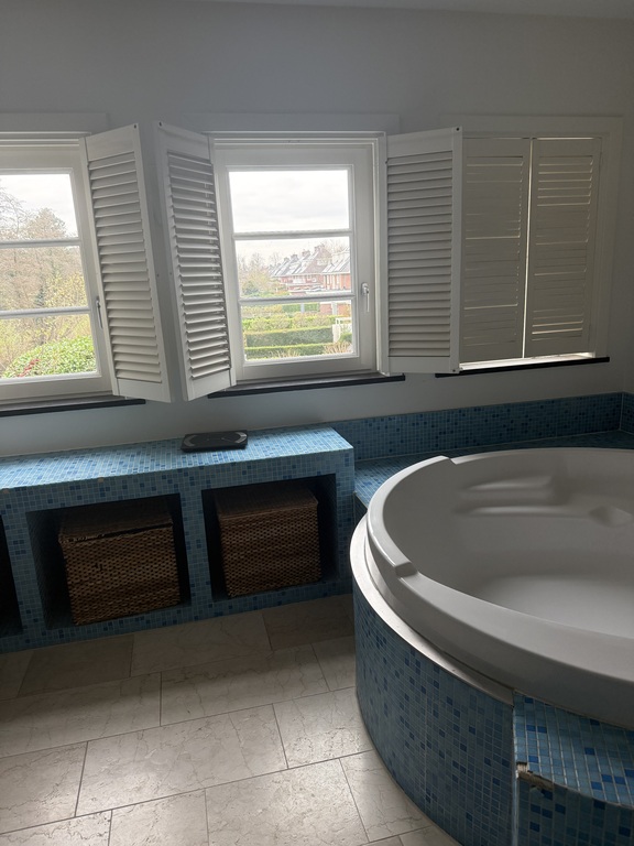 Bathroom first floor with large bath, 2 sinks and a separate shower