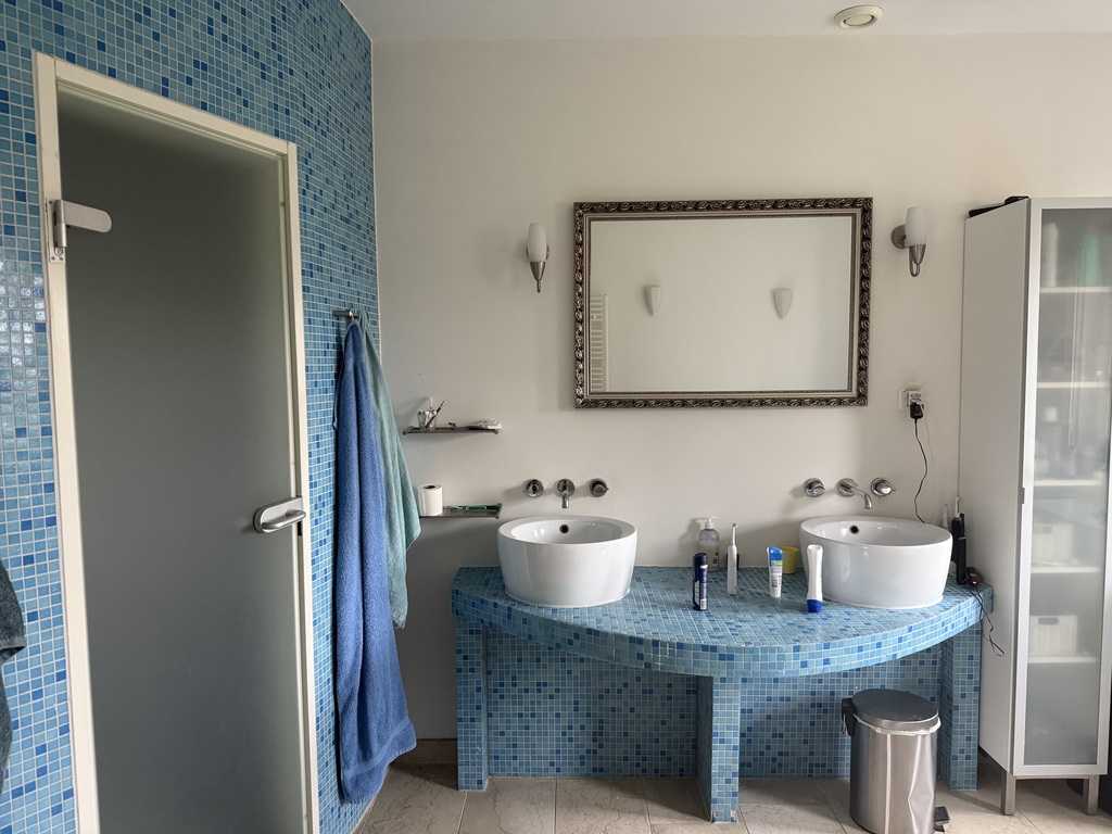 Bathroom first floor