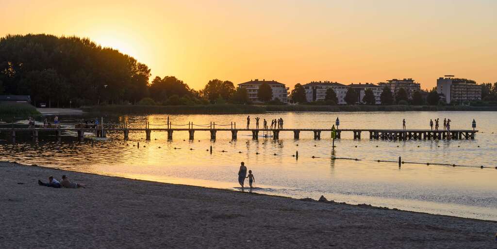 Gooimeer with beach, 20 mins by bike