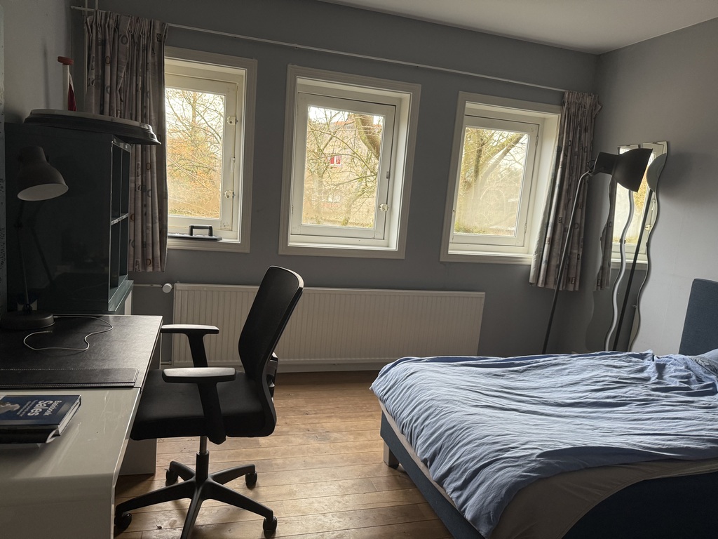 Bedroom first floor with large single bed, 120 wide