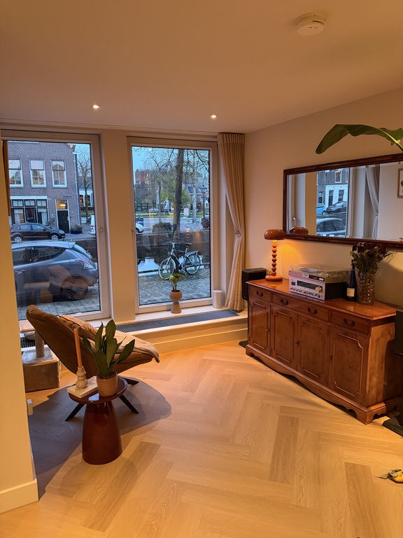 Sitting corner in front of the house, with view over the canal. 