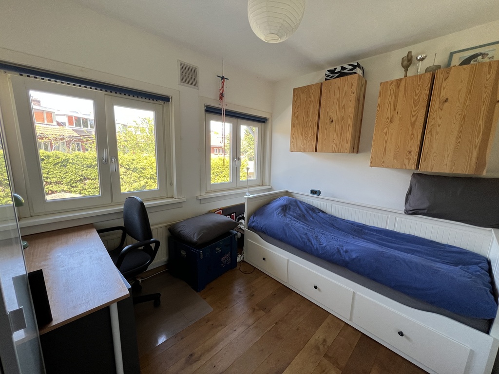 Bedroom 2, with a bed (80x200) that can be extended to a double bed (160x200).