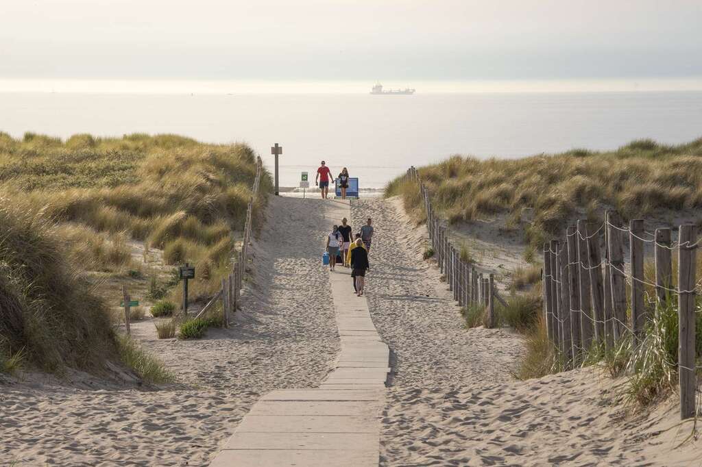 it is only 35 minutes with the Rotterdam metro to the beach of Hoek van Holland