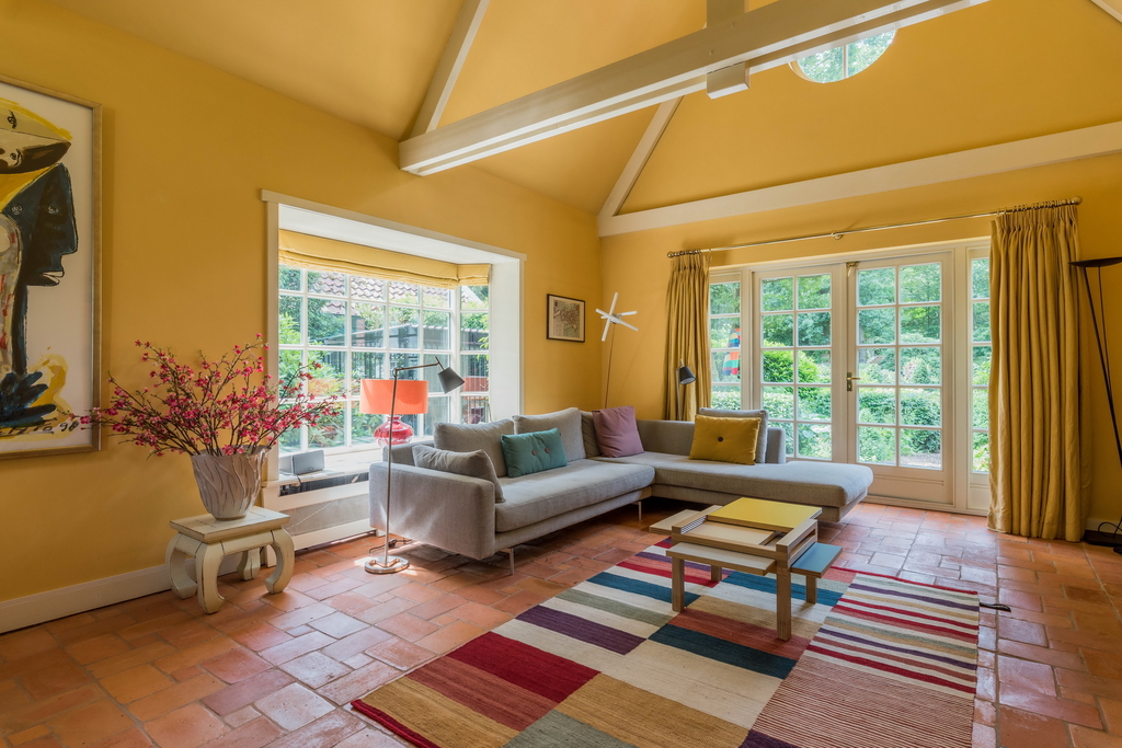 Dit is onze woonkamer. De deuren kunnen open naar de achtertuin 
