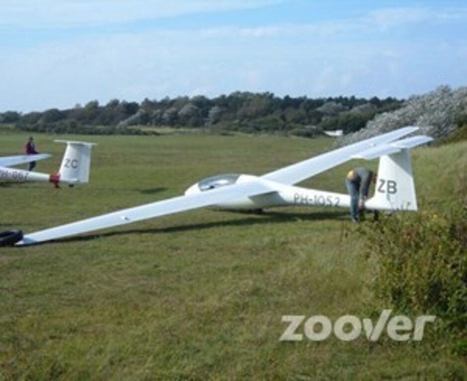 gliding above the dunes and the see