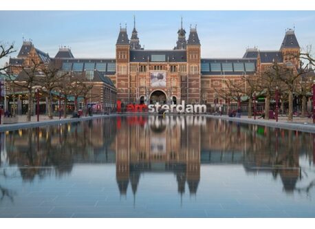 Museum Square 5 minute walk