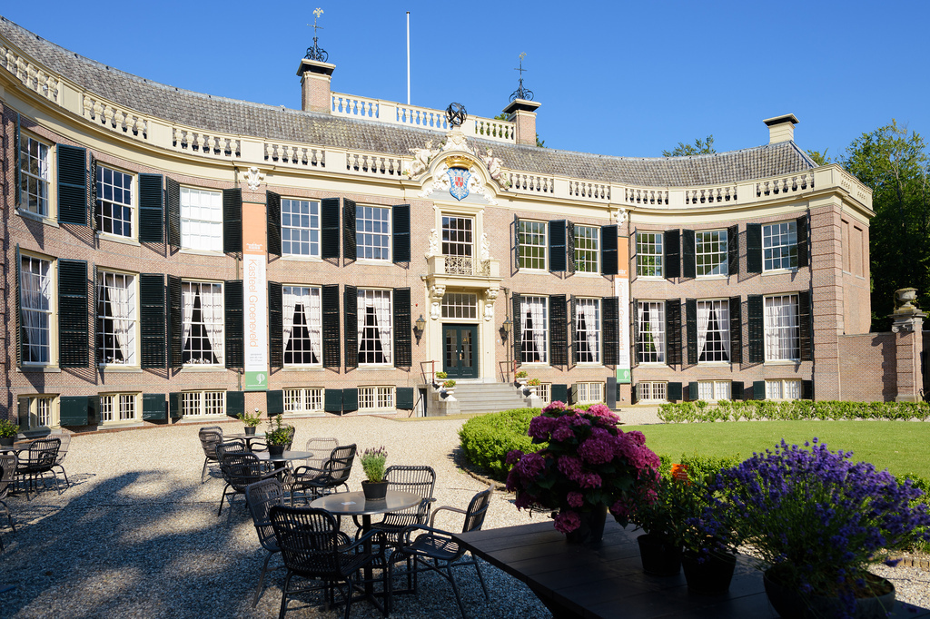 Castle Groeneveld, beautiful castle with a wonderful garden and great terrace including playground. 5 min walk.