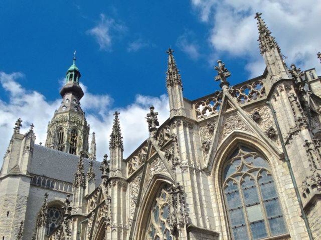 Breda (12 min. By train/20 km)