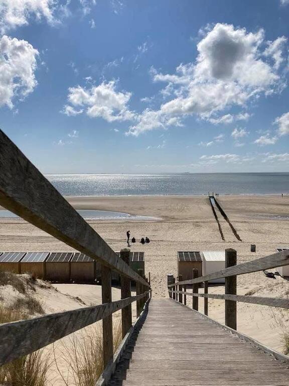 Beautiful Dutch beaches (1 1/2 hrs by car)