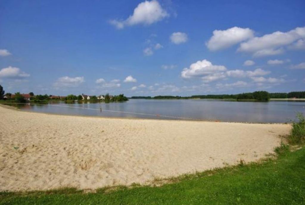 Beach at walking distance (100m)