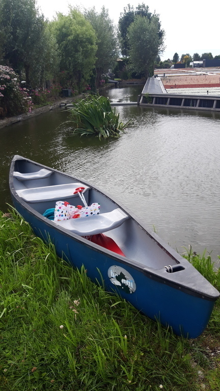 Canoe , you can paddle from out hom to Boskoop
