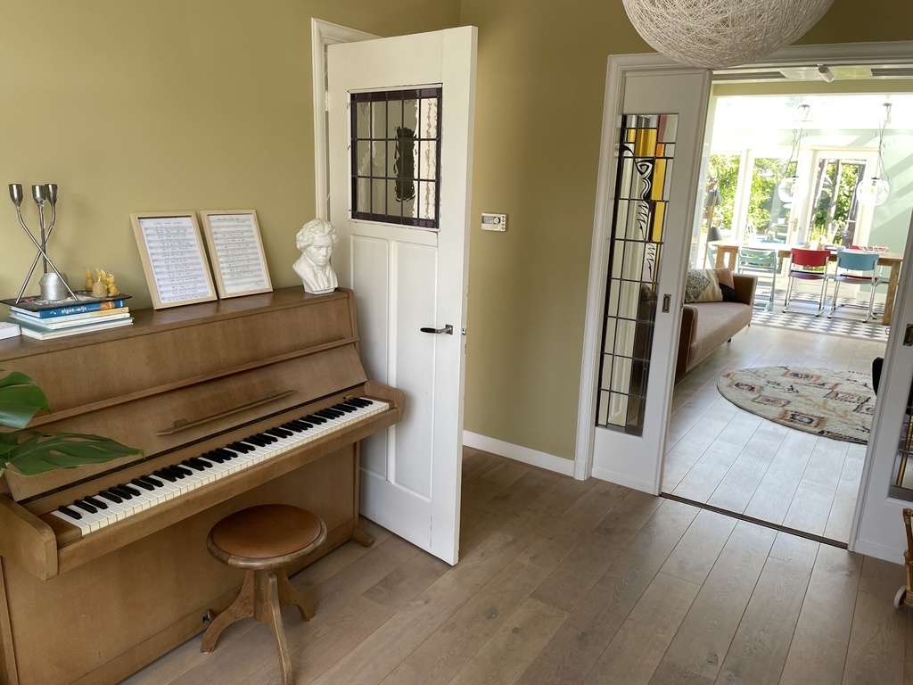 You can play the piano while Beethoven is watching (and listening)!