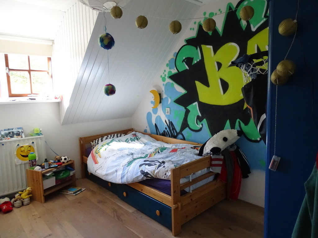 2nd bedroom with one bed