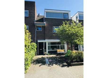 Front view house plus parking space at front door