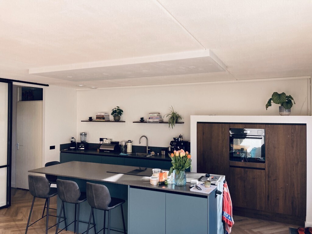 Kitchen with cooking island