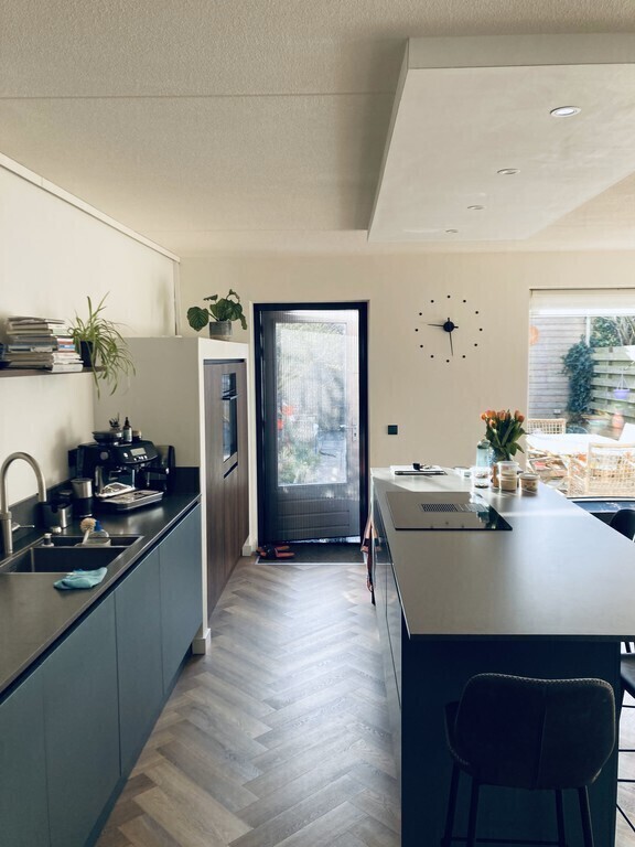 Kitchen with cooking island