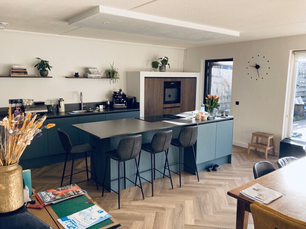 Kitchen & dining area