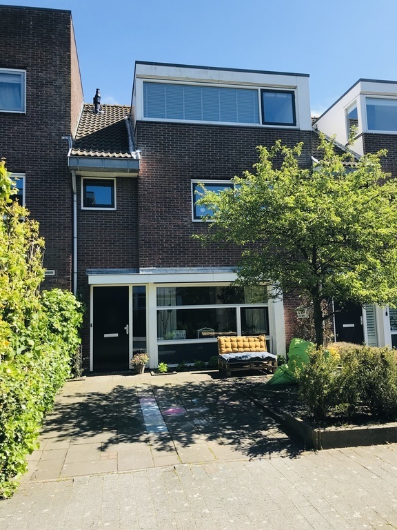 Front view house plus parking space at front door