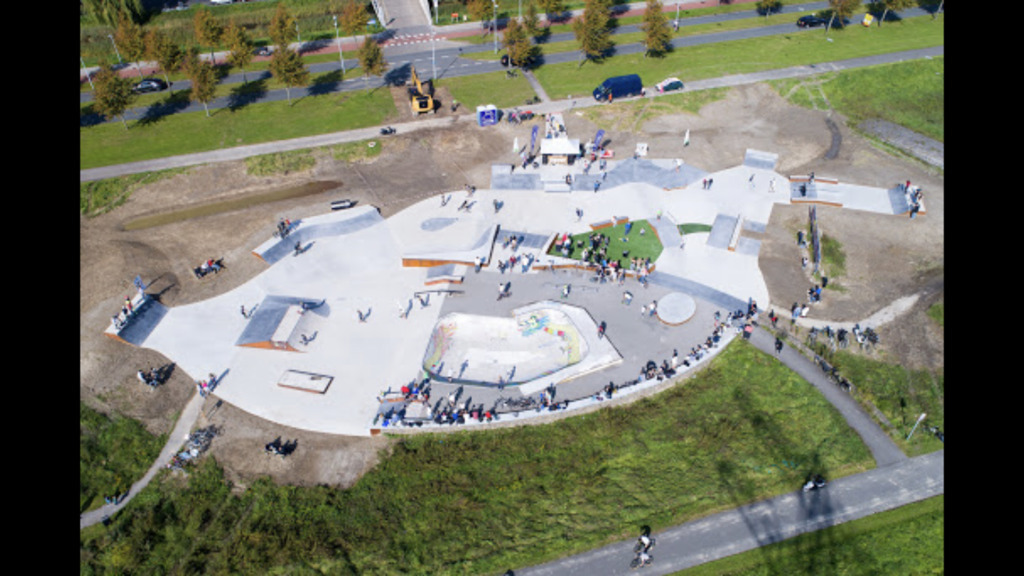 Skatepark Headvillage 5 minute ride away