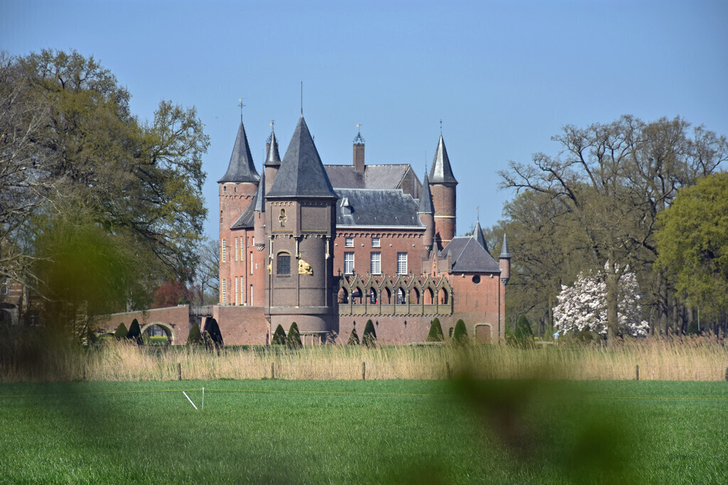 Castle Heeswijk only 20 minutes away and open for public