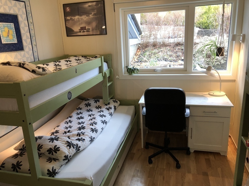 Bedroom 2 upstairs, with a bunk bed (75 cm mattress upper bed, 120 cm mattress lower bed)