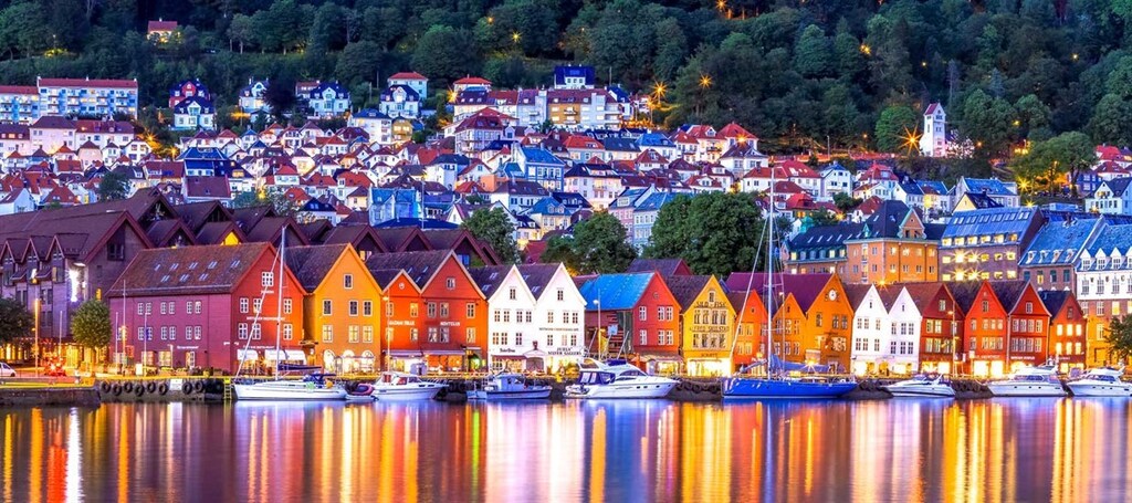 Enjoy sightseeing in the old city centre of Bergen and Bryggen harbour