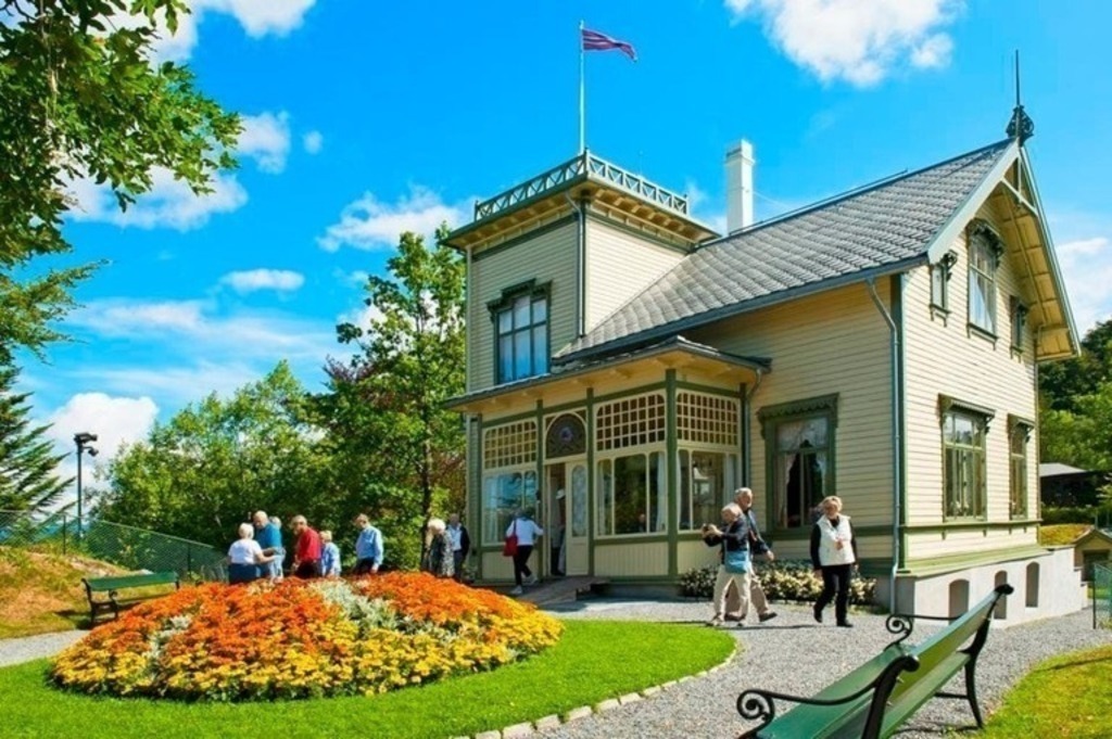 Visit the home and experience a concert of the classical music composer Edvard Grieg