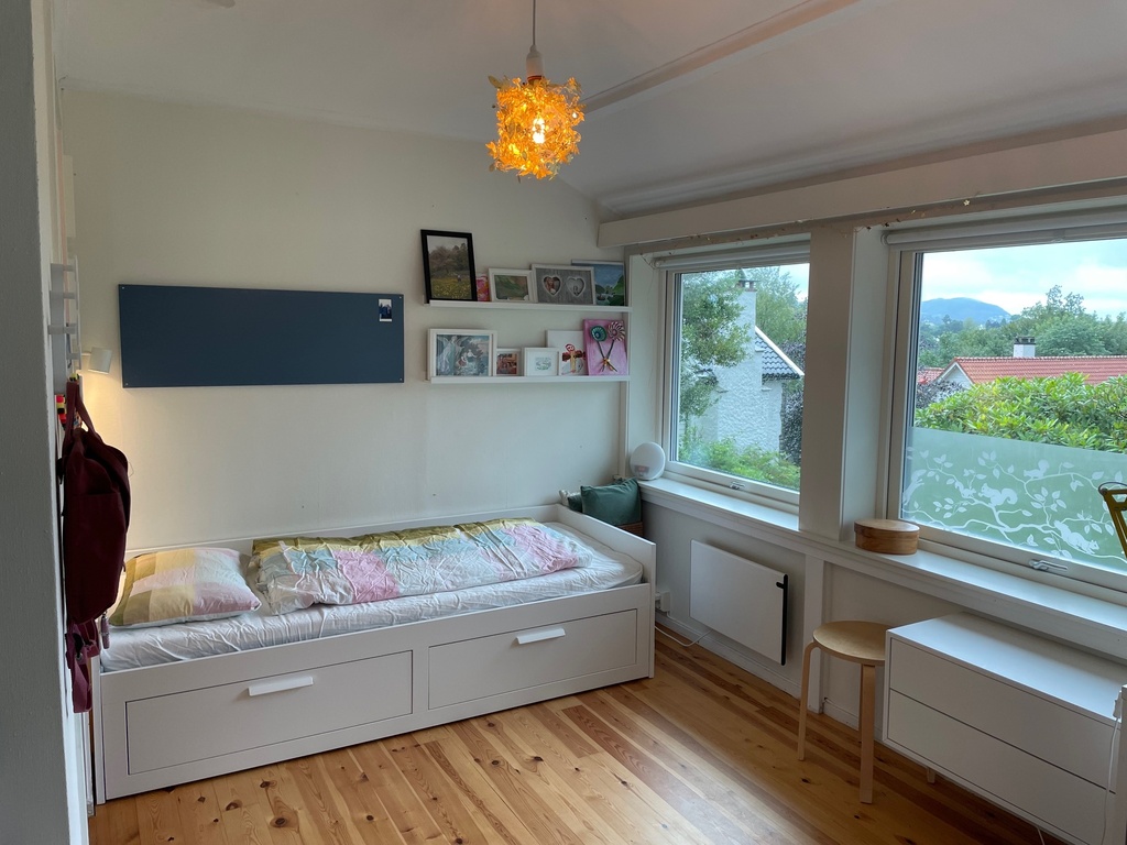 Bedroom 2 - normal-sized bed that converts into a double (200x80/160)