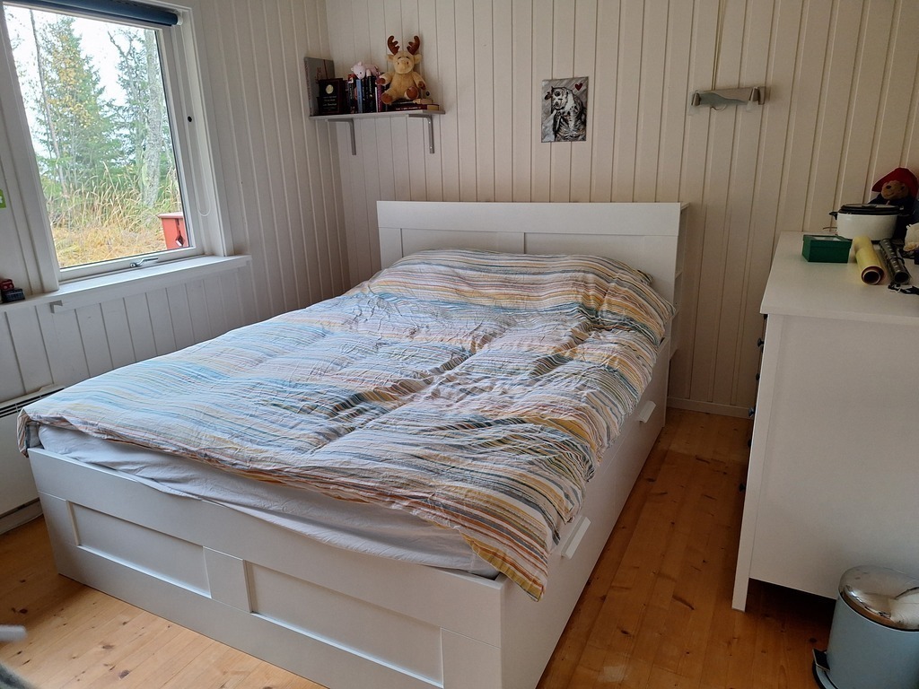 second bedroom upstairs, with cot