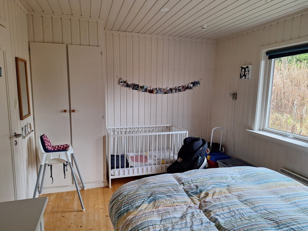 second bedroom upstairs, with cot