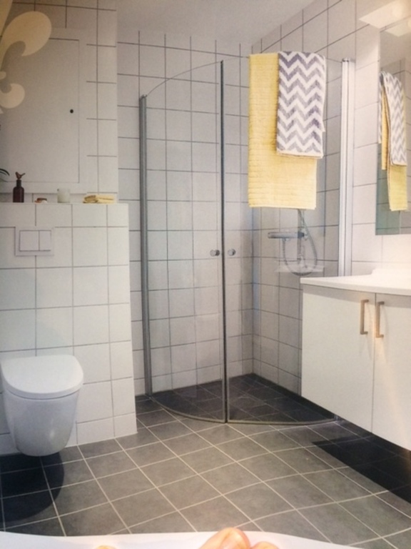 Bathroom with floor-heating