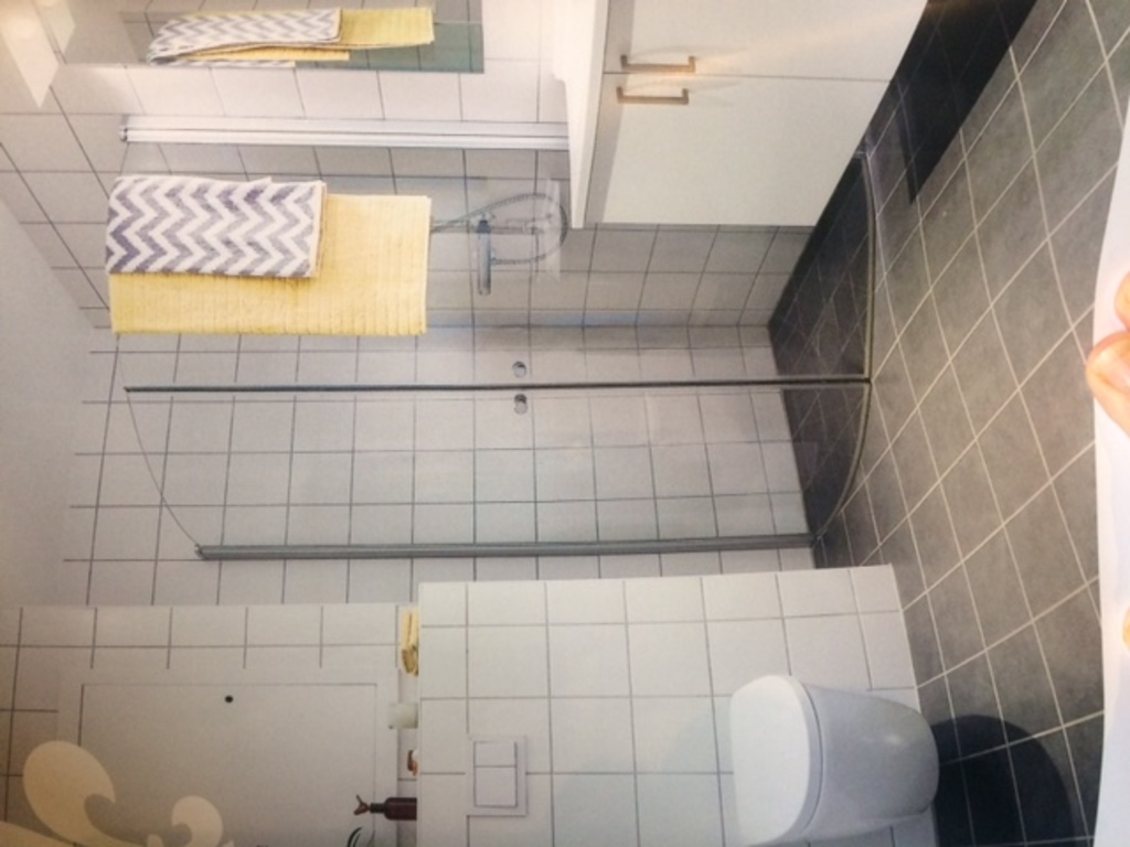 Bathroom with floor-heating