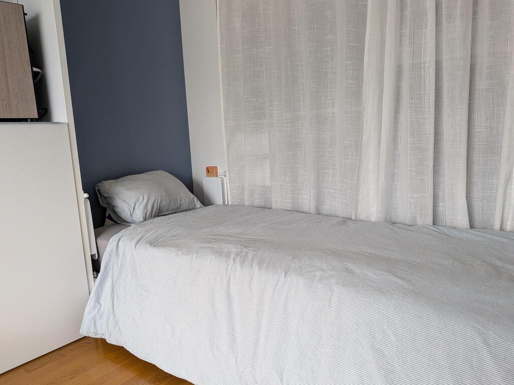 Susannes bed. It is a bit shorter and narrower than normal Norwegian beds. 80x180 cm.