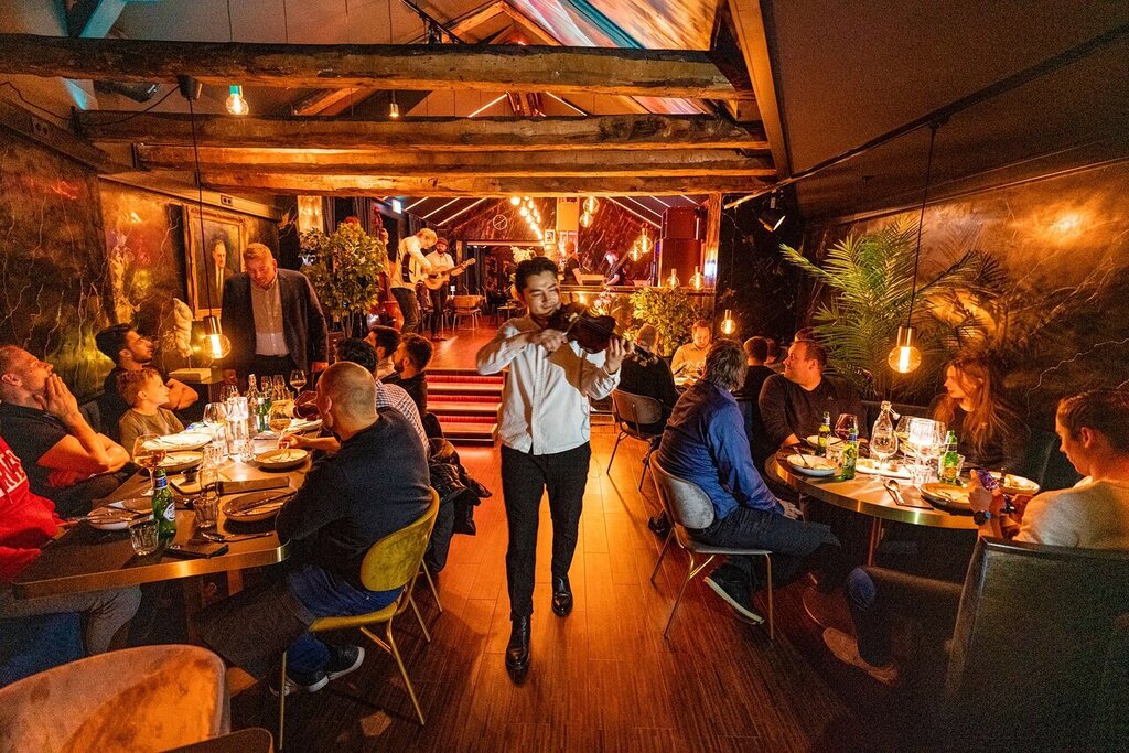 "La Famiglia" owned by the children's aunt and uncle