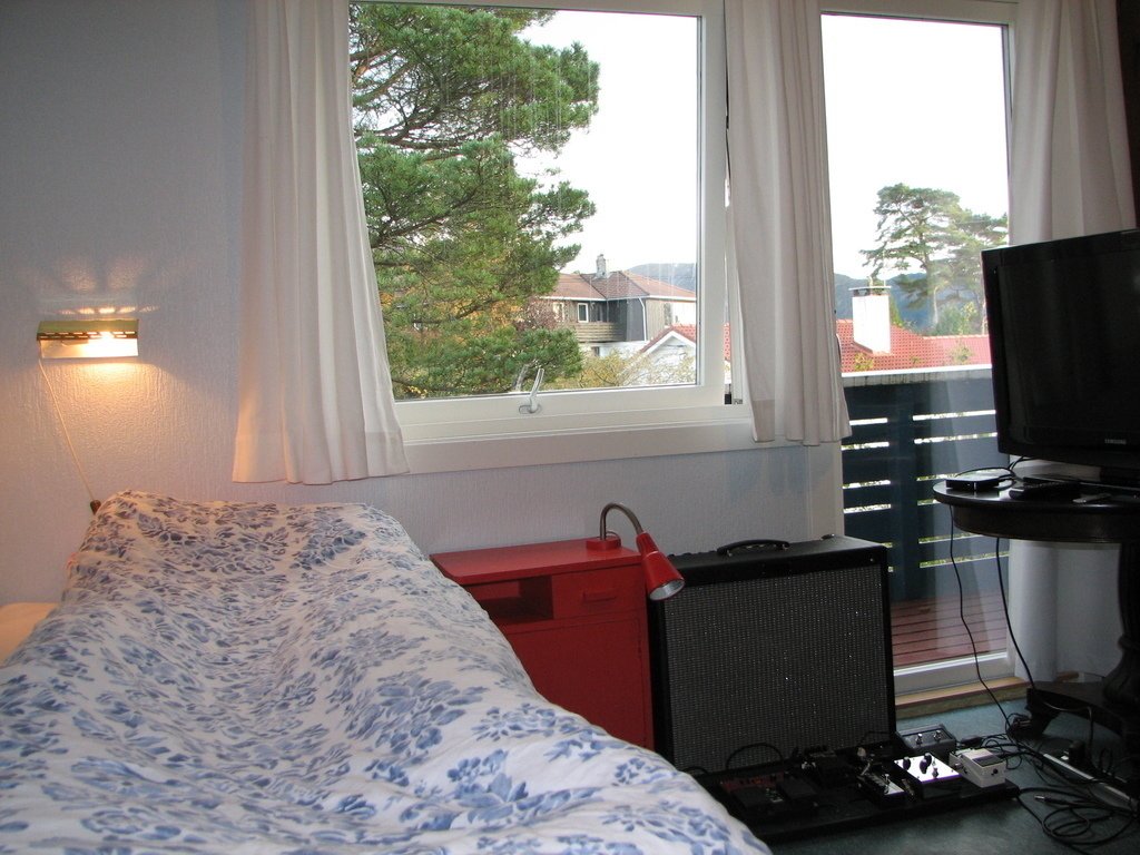 Bedroom 2 upstairs with single comfortable bed (120 cm) can easily be made into 190 cm double bed.