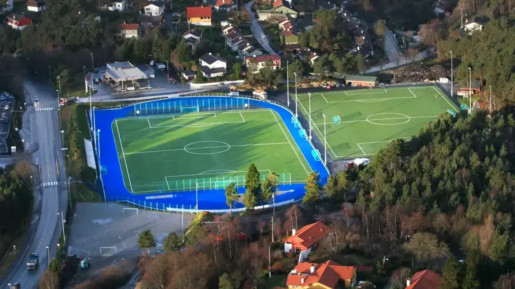 Full scale football fields 5 minutes walk away. No games in holidays and weekends, I go here with my grandchildren