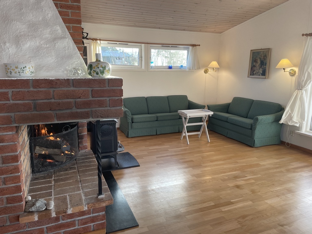 Large livingroom including a diningroom (48 m2) 