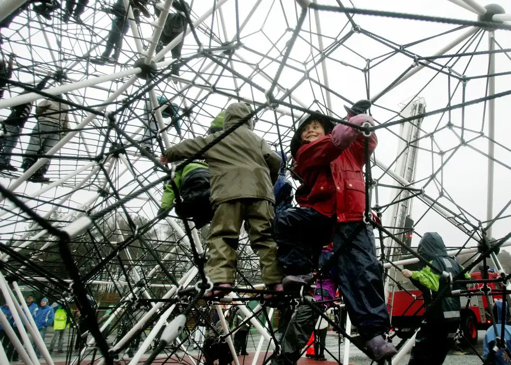 Climbing pyramid. There are only three of this size in the world: Sydney, Singapore  and Åstveit, ten minutes walk from our home