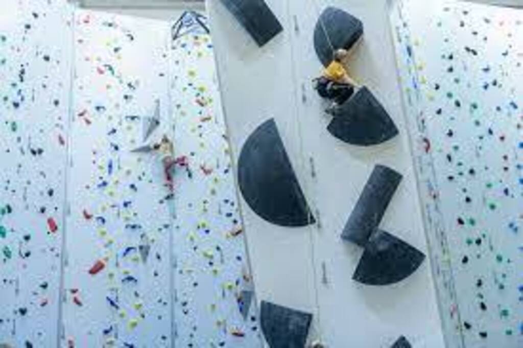 12 minutes drive from our home is the largest climbing hall in Norden: https://asanearena.no/klatring